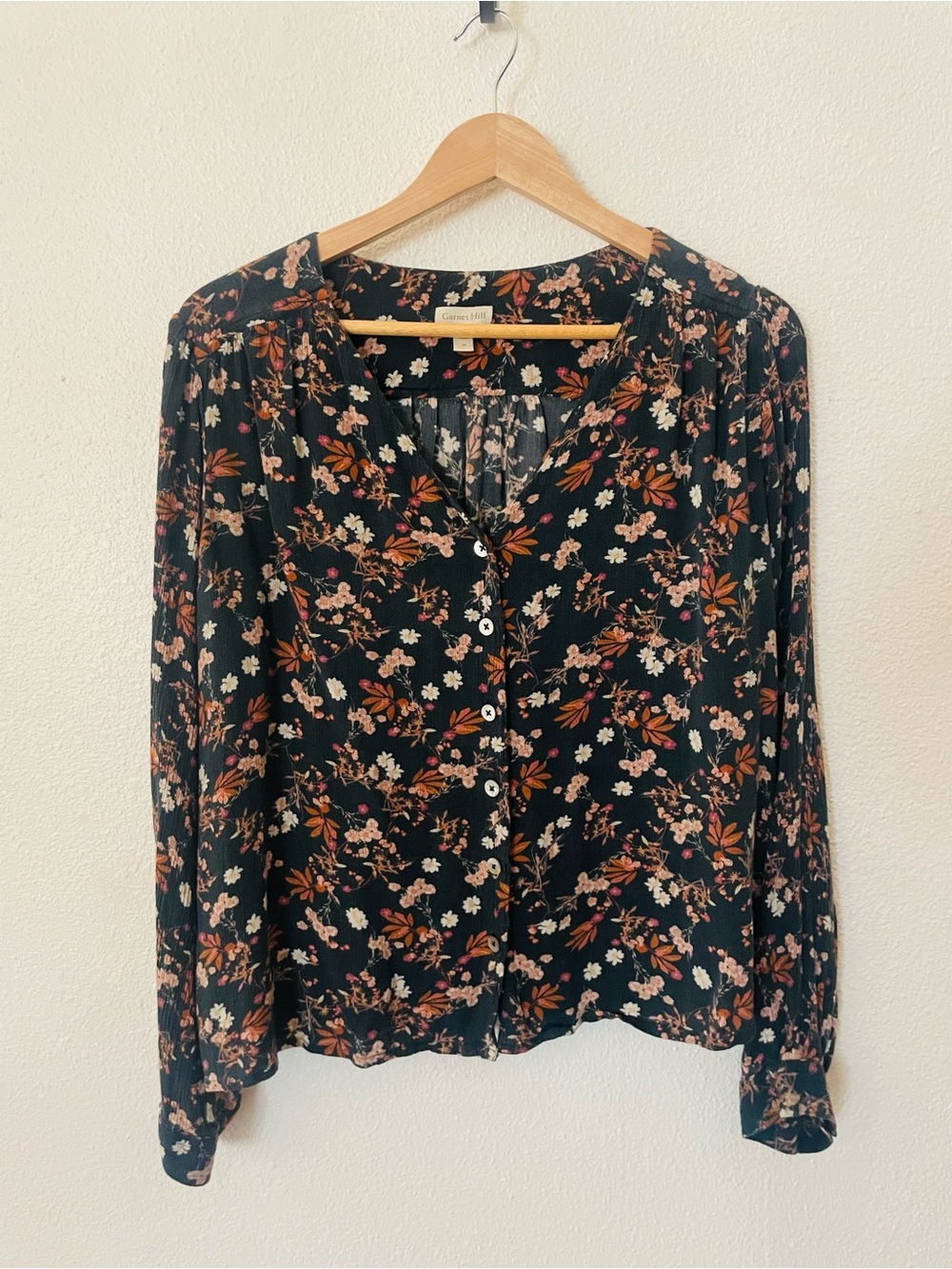 Garnet Hill Floral Button-Front Blouse Size Medium V Neck